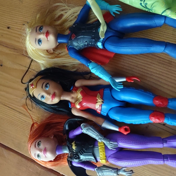 Lot of 11 Barbie Disney / super hero Barbies